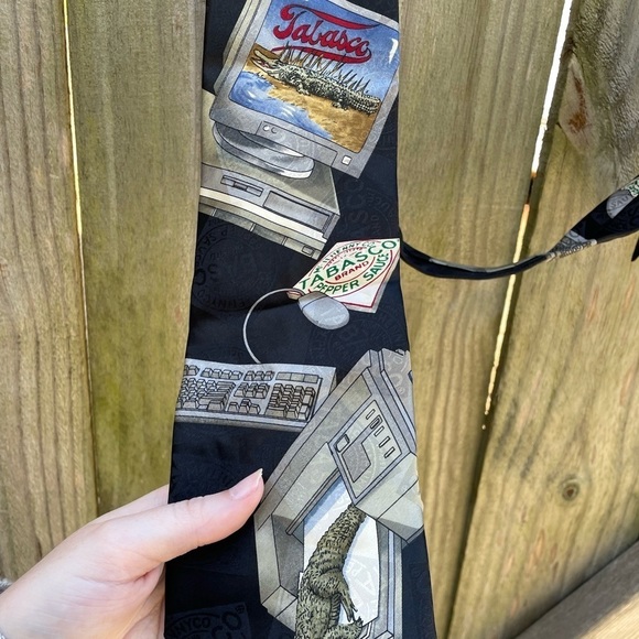 Vintage Tabasco 100% Silk Gator and Computer Novelty Printed Neck Tie - Picture 2 of 8